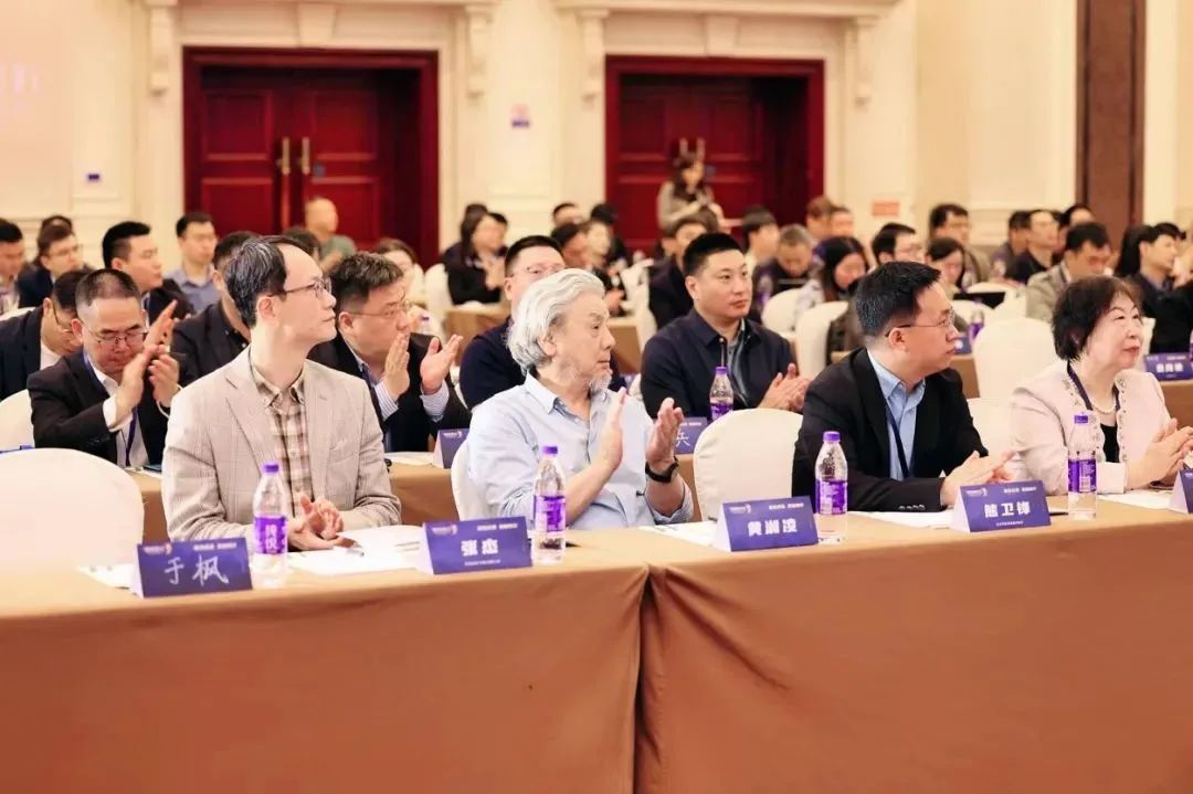 亞地斯集團榮獲中國陶瓷工業協會瓷磚粘貼技術專業委員會榮譽表彰 亞地斯集團榮獲中國陶瓷工業協會瓷磚粘貼技術專業委員會榮譽表彰